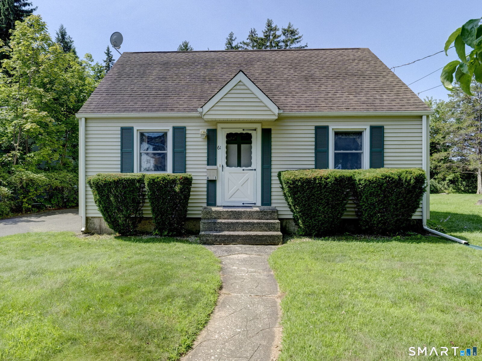 Property Photo:  61 Berkley Avenue  CT 06489 