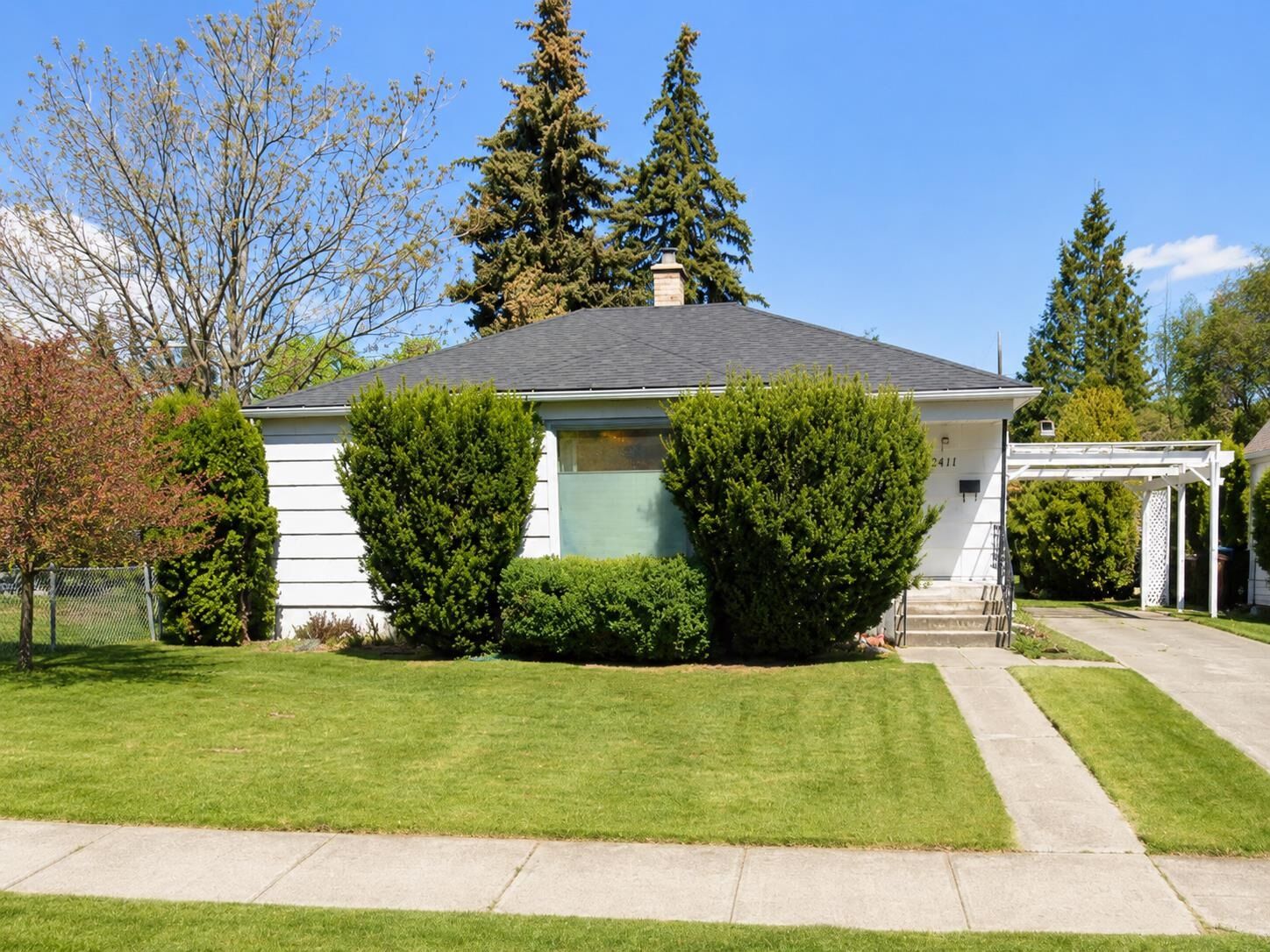 Property Photo: 2411 E Nora Ave WA 99207