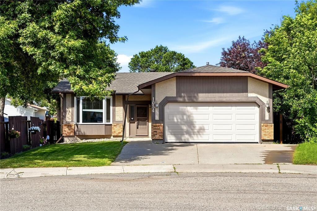 Property Photo:  1054 Bayda Crescent  SK S4N 6Y6 