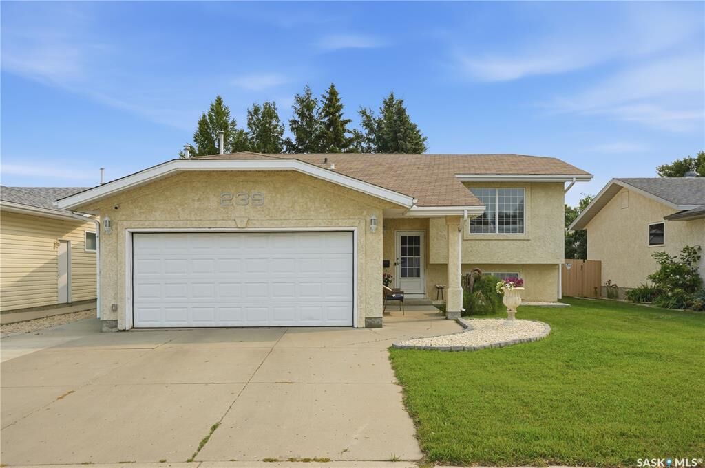 Property Photo:  239 Manning Crescent  SK S7L 6J3 