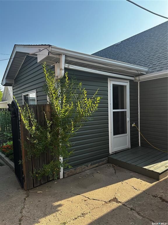 Property Photo:  131 10th Street  SK S4H 1H1 