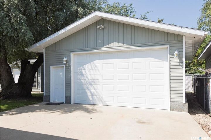Property Photo:  2885 4th Avenue W  SK S6V 5H9 