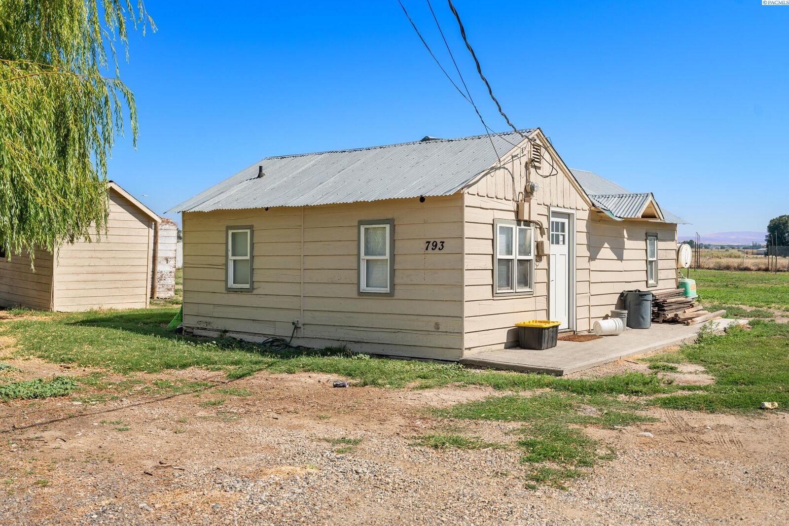Property Photo:  795 W. Wine Country Rd  WA 99350 