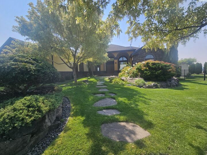 Property Photo:  922 W Allenwhite Dr.  WA 99352 