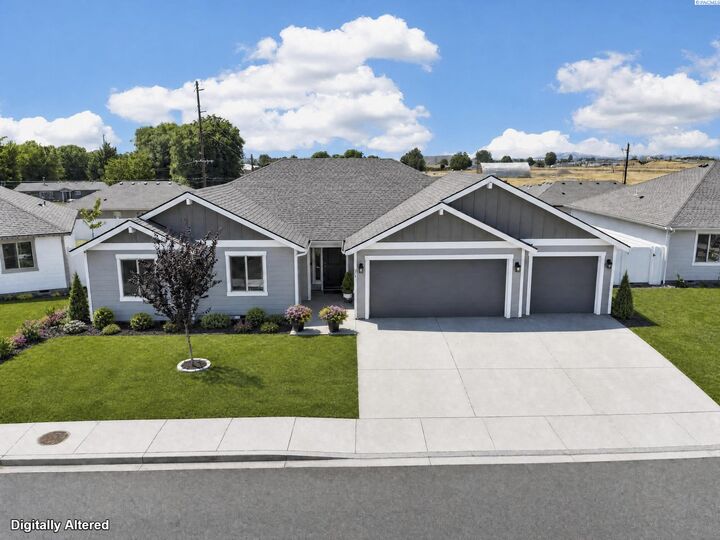 Property Photo: 804 Trellis St WA 98930