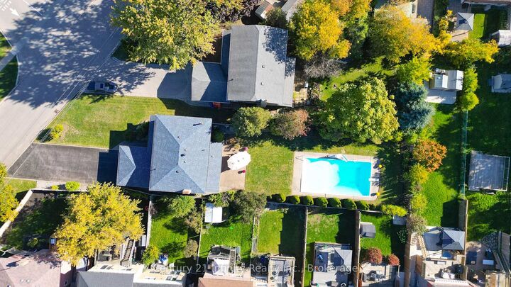 Property Photo:  933 Oklahoma Drive  ON L1W 3G1 