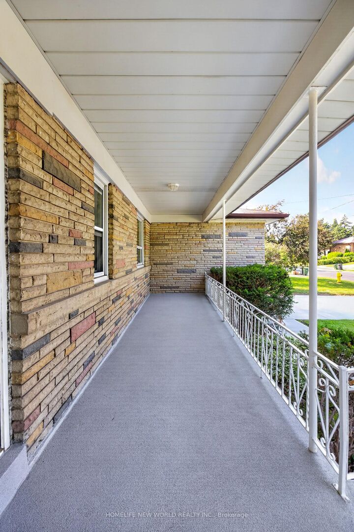 Property Photo:  201 Goddard Street  ON M3H 5E7 