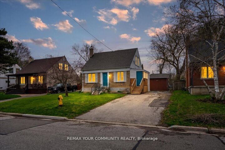 Property Photo:  31 Allister Avenue  ON M1M 3L1 