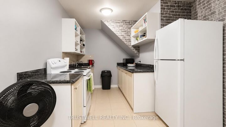 Property Photo: 122 Atlantic Avenue Apt A ON M6K 1X9