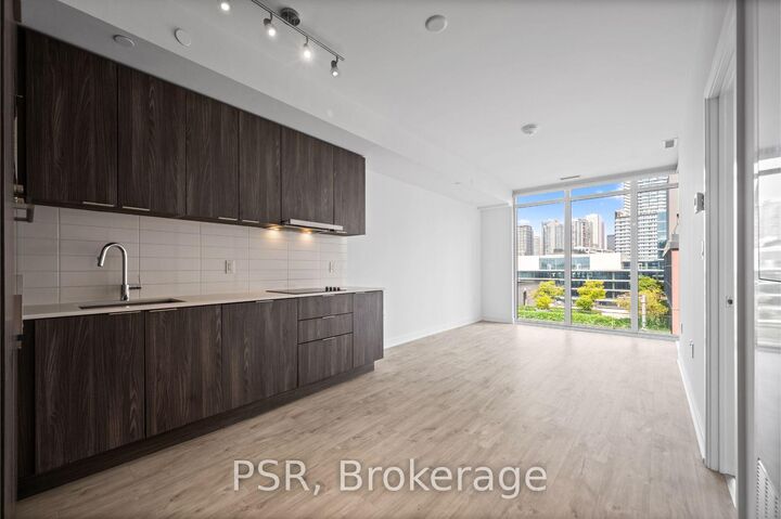 Property Photo:  576 Front Street W 1220  ON M5V 0P8 