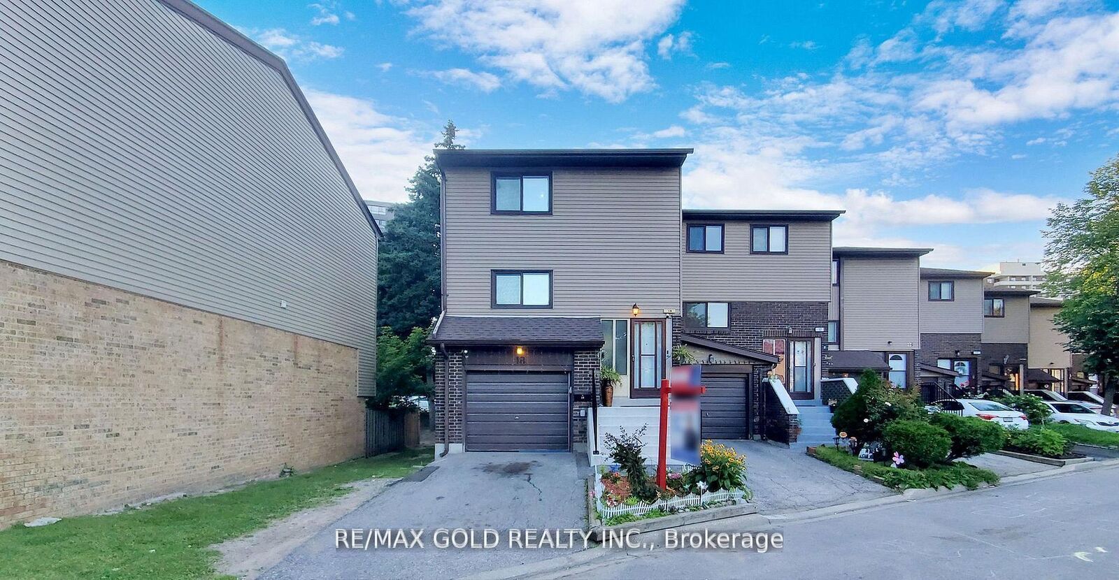 Property Photo: 18 Carleton Place 18 ON L6T 3Z4