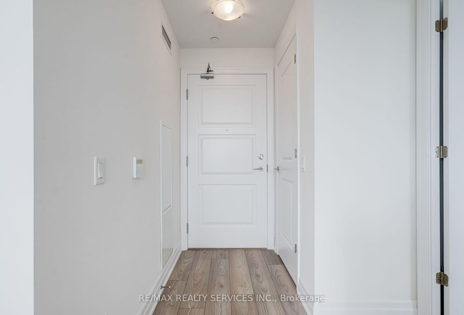 Property Photo: 36 Elm Drive 2909 ON L5B 0N3