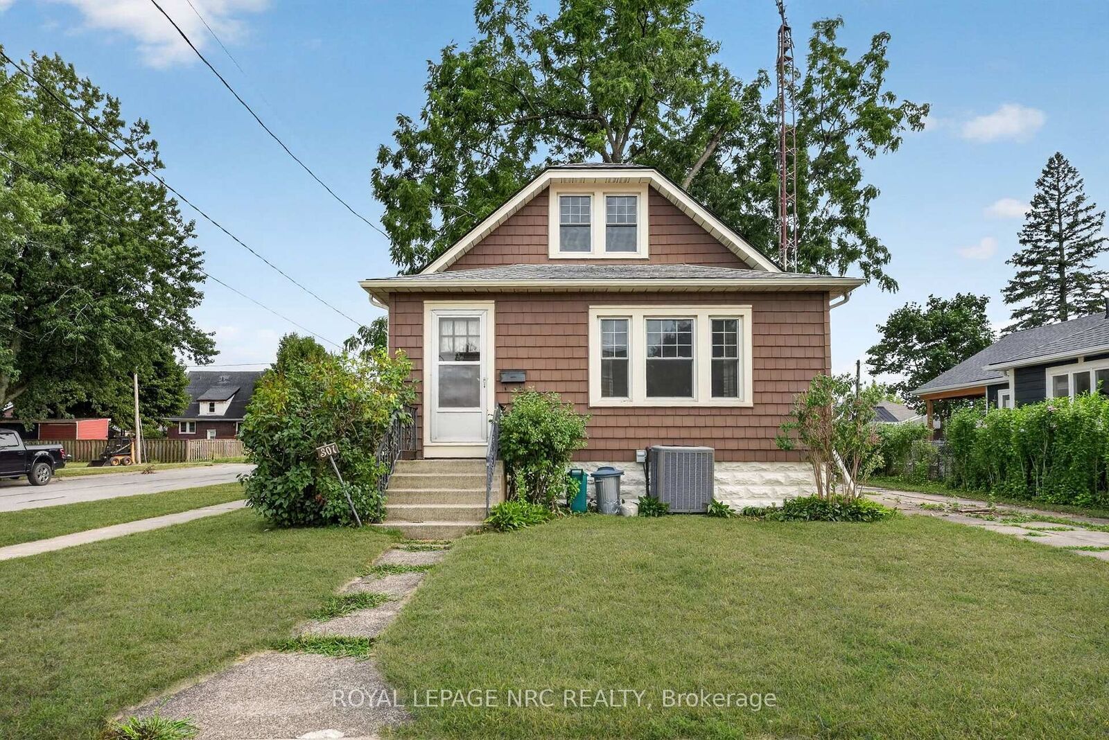 Property Photo: 301 Dufferin Street ON L2A 2T8
