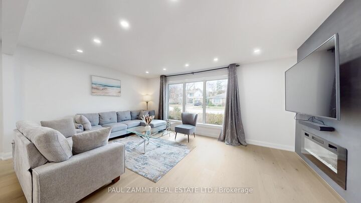 Property Photo: 31 Henderson Avenue ON L3T 2K5