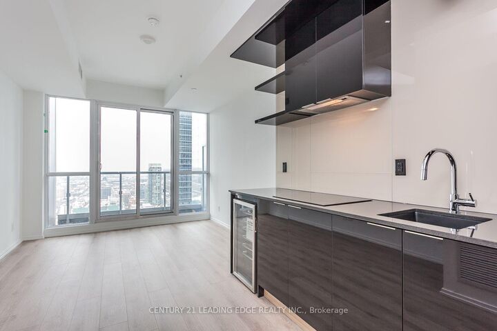 Property Photo: 70 Temperance Street 4404 ON M5H 0B1
