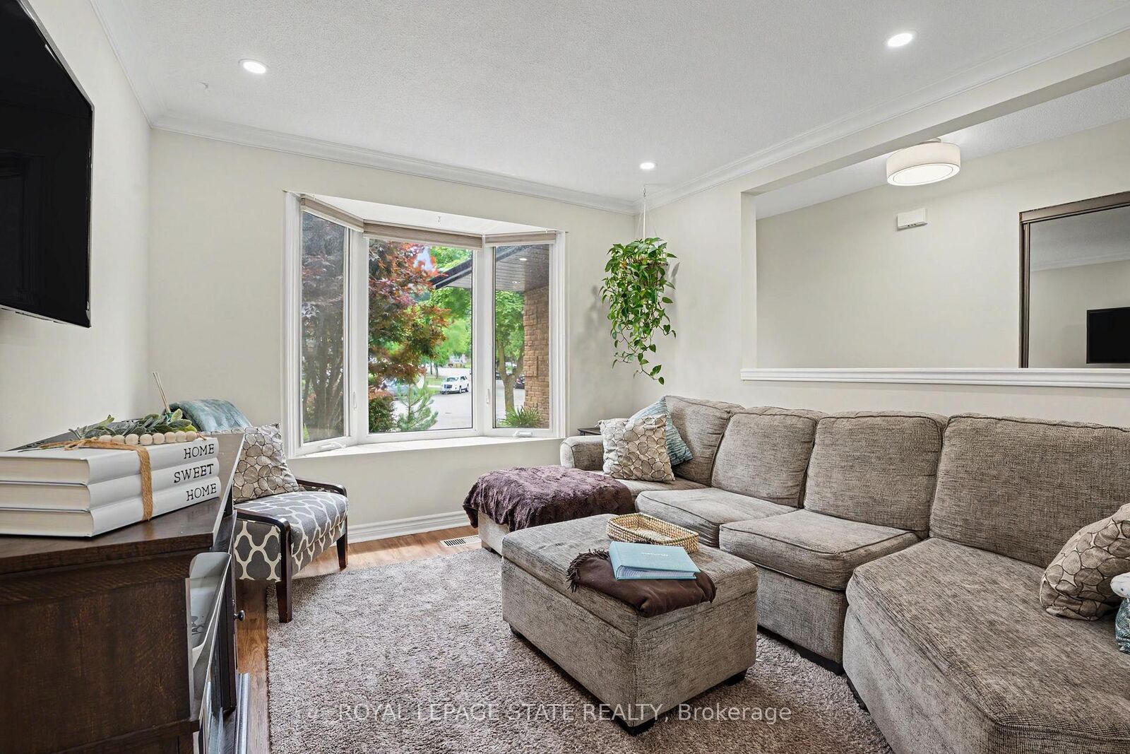 Property Photo:  103 Glenashton Drive  ON L8G 4E6 
