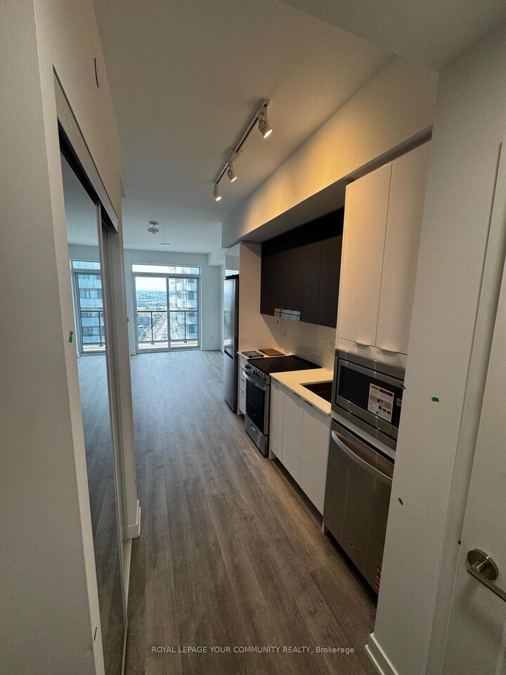 Property Photo:  5105 Hurontario Street 2809  ON L4Z 3X7 