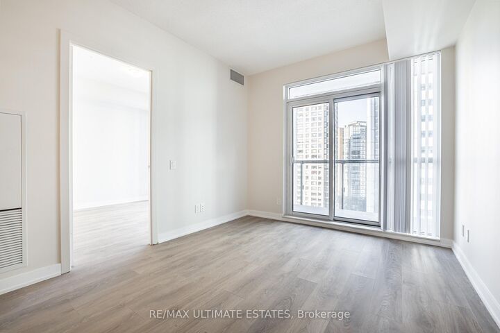 Property Photo:  4955 Yonge Street 1109  ON M2N 0L8 