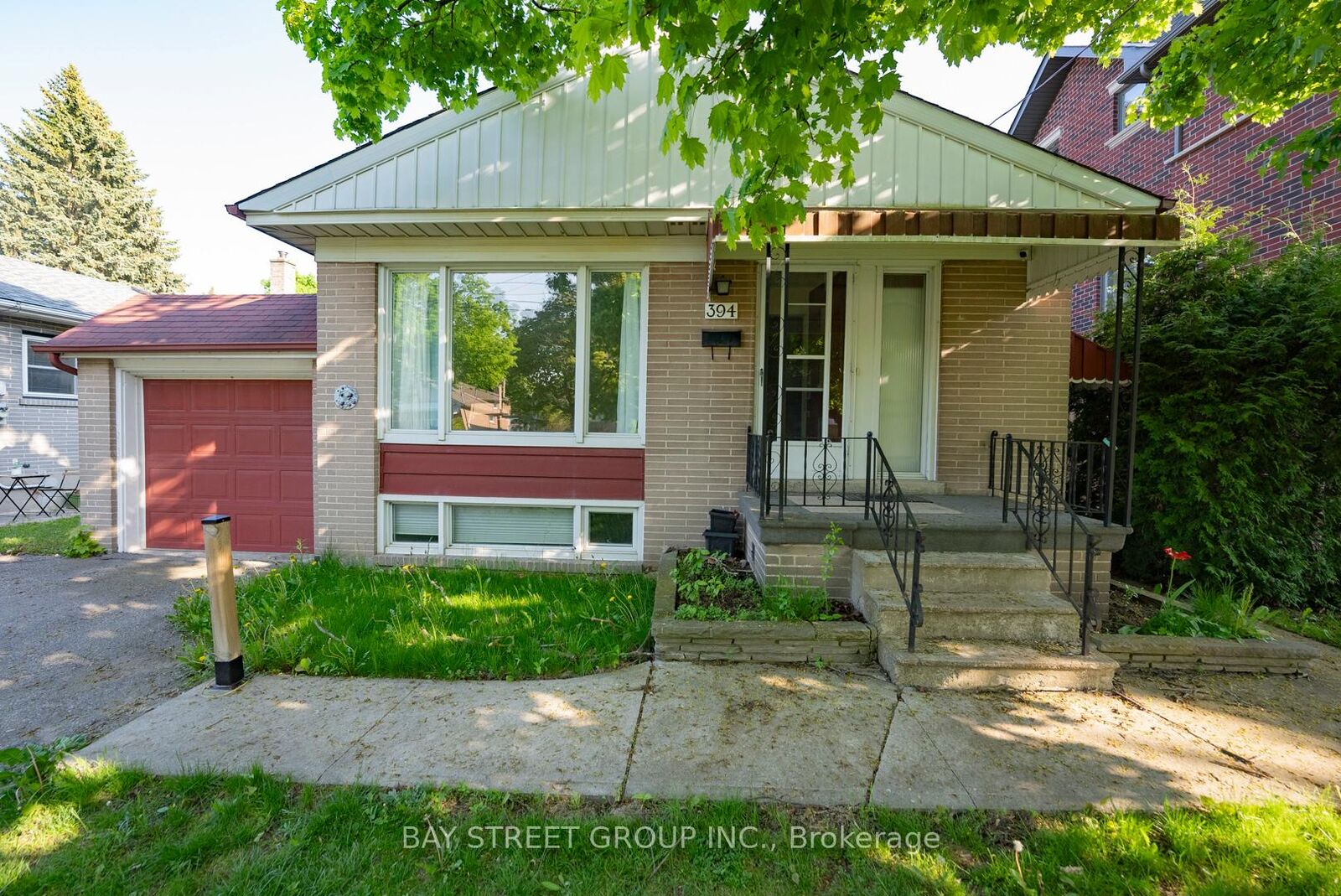 Property Photo:  394 Centre Street E Lower  ON L4C 1B7 