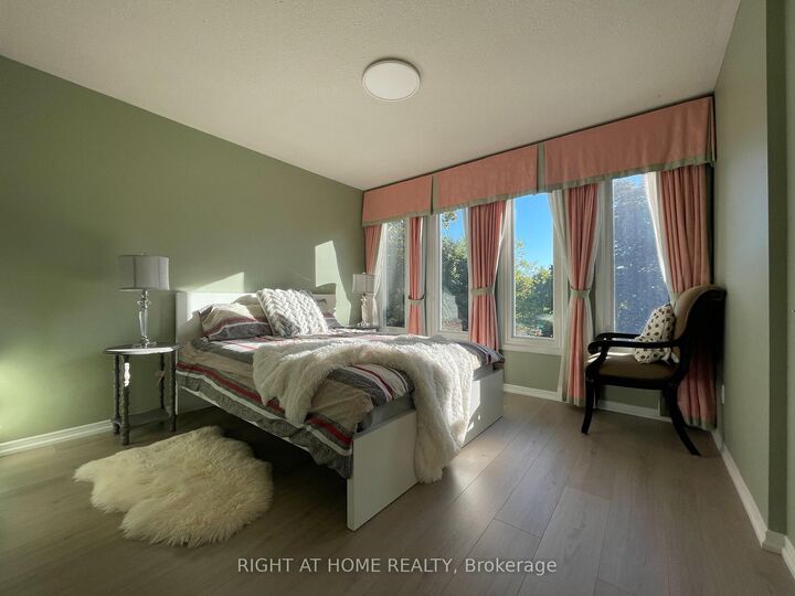 Property Photo:  1163 Rosethorne Road Upper  ON L6M 1H5 