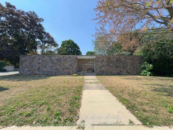 4213/4207 4213/4207 Drummond Road — photo 1