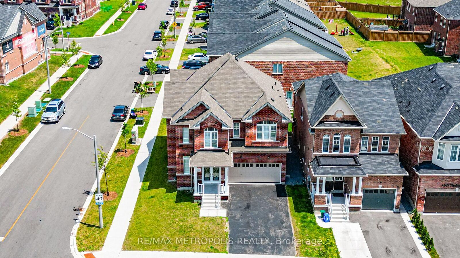 Property Photo:  647 Fleetwood Drive  ON L1K 2V7 