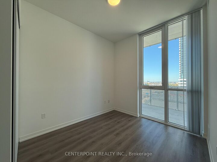 Property Photo:  28 Interchange Way 620  ON L4K 0P8 