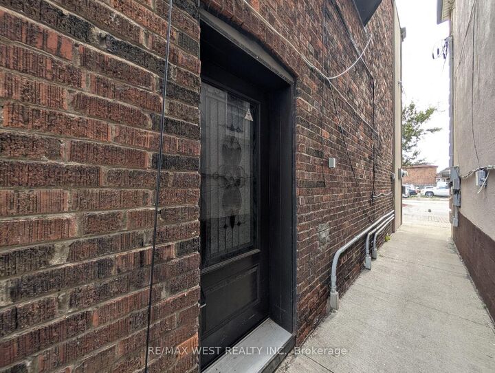 Property Photo:  1761 Keele Street Apt 2  ON M6M 3W9 