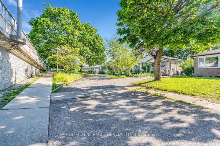 Property Photo: 1238 Pharmacy Avenue ON M1R 2H9