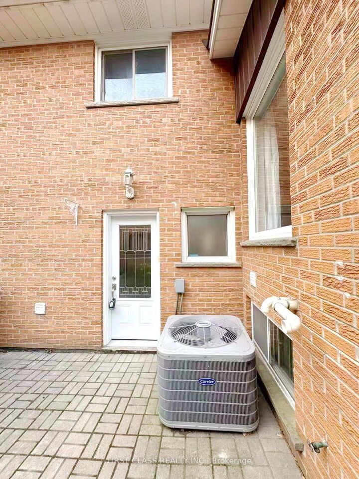Property Photo:  1353 Myron Drive Lower Unit  ON L5E 2N5 