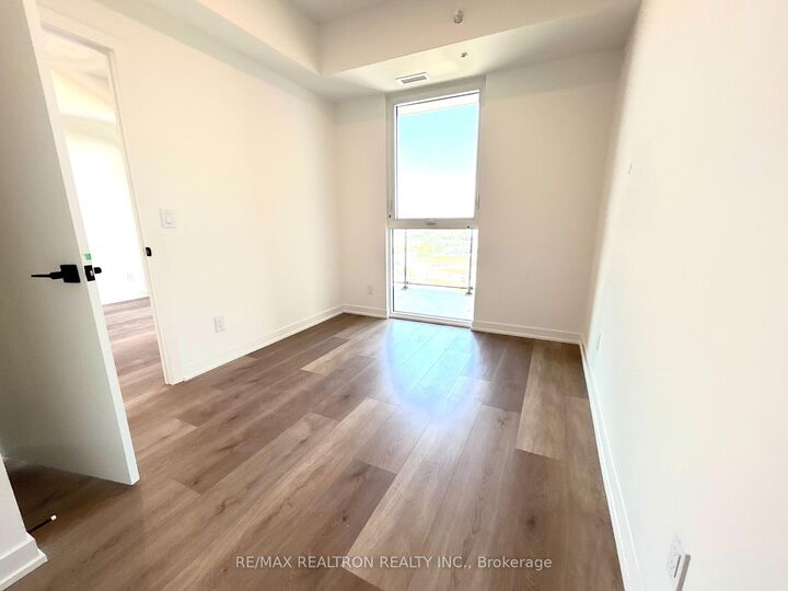 Property Photo:  33 Erie Avenue  ON N3S 0K7 