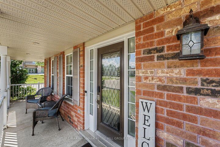 Property Photo: 16 Blackbird Lane ON L4N 0Z1