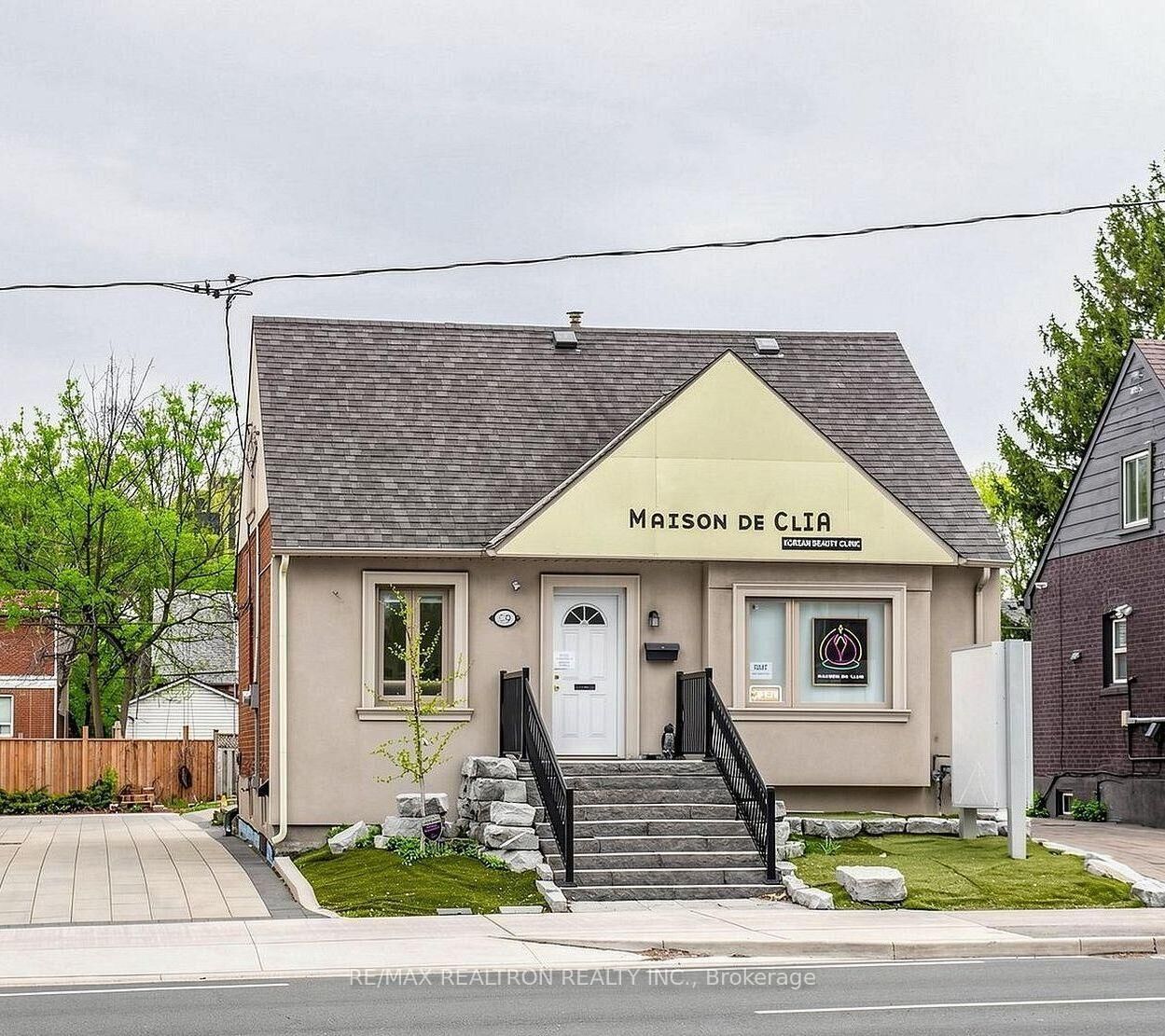 Property Photo: 99 Sheppard Avenue E ON M2N 3A3