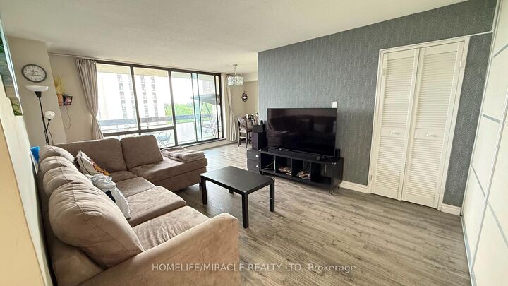 Property Photo:  260 Seneca Hill Drive 1012S  ON M2J 4S6 