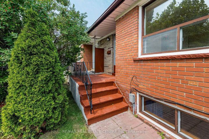 Property Photo: 7053 Harwick Drive ON L4T 3A3