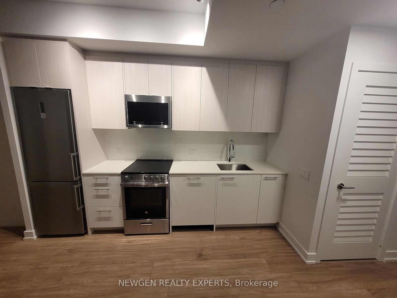 Property Photo:  225 Veterans Drive W 1108  ON L7A 0B7 