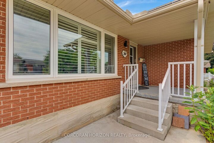 Property Photo: 744 Birchwood Avenue ON N3H 2V5