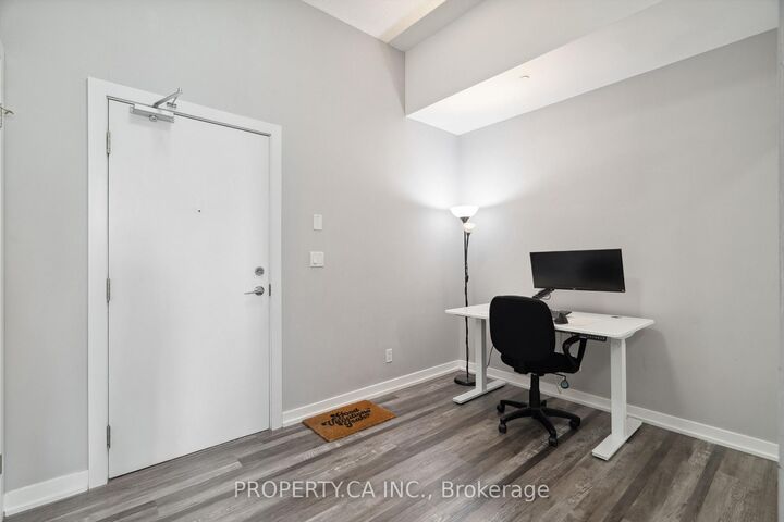 Property Photo:  20 Bruyeres Mews 721  ON M5V 0G8 