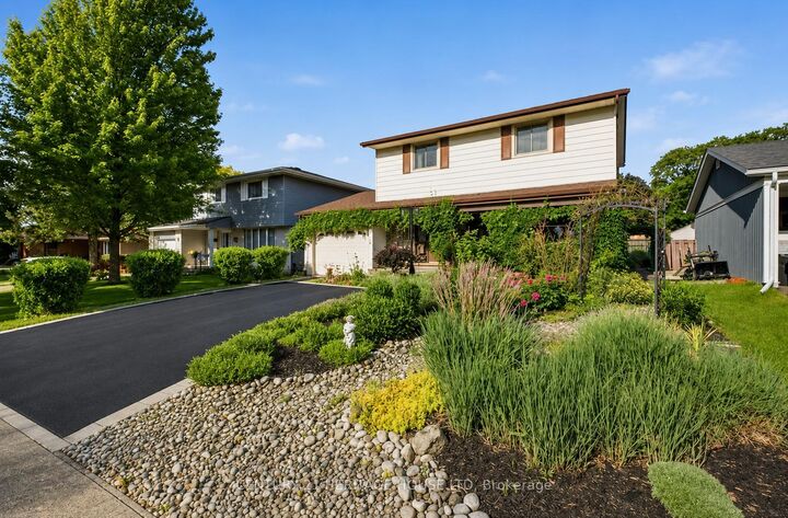 Property Photo: 106 Memorial Drive ON N3R 5S3