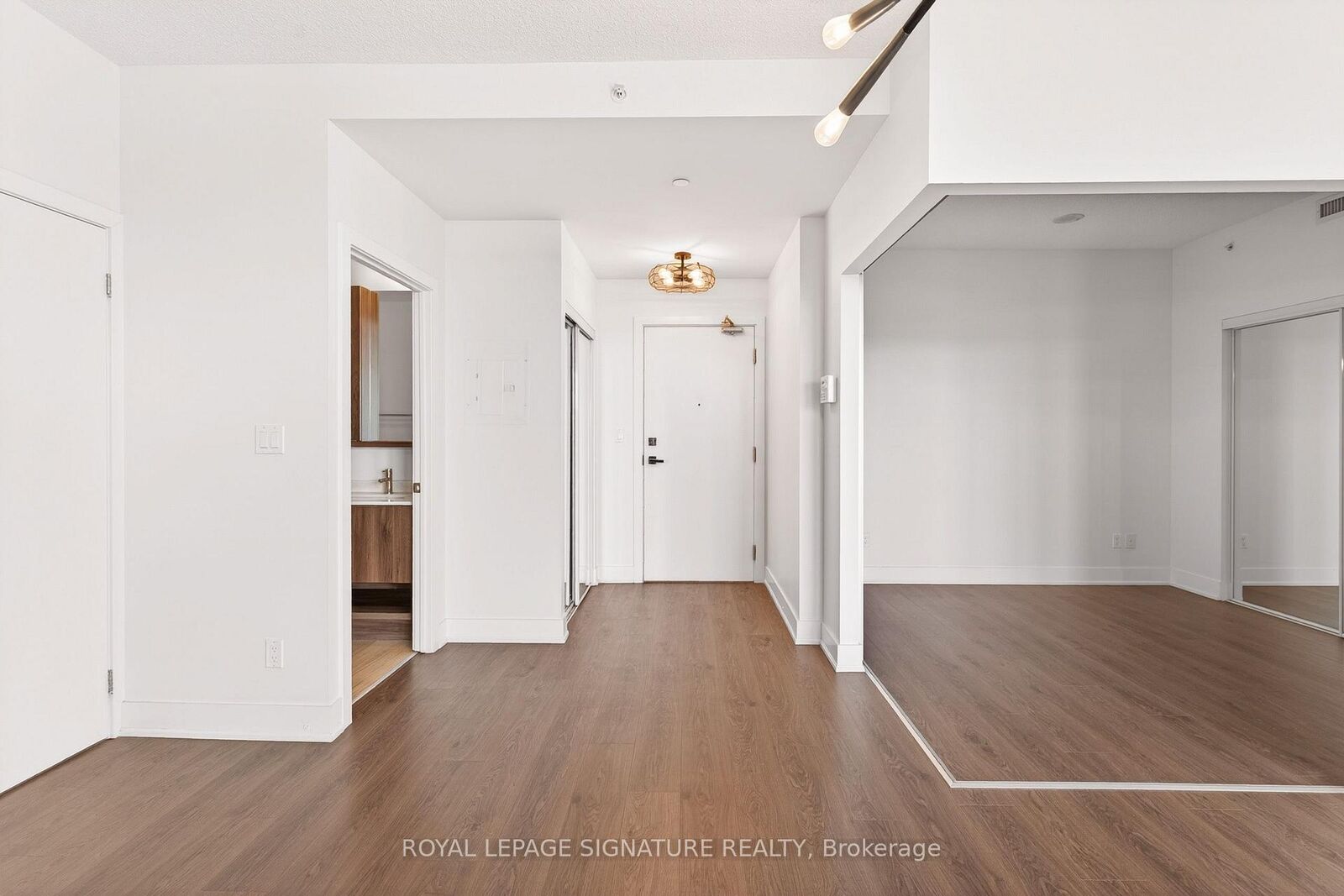 Property Photo:  99 The Donway N/A W 920  ON M3C 0N8 