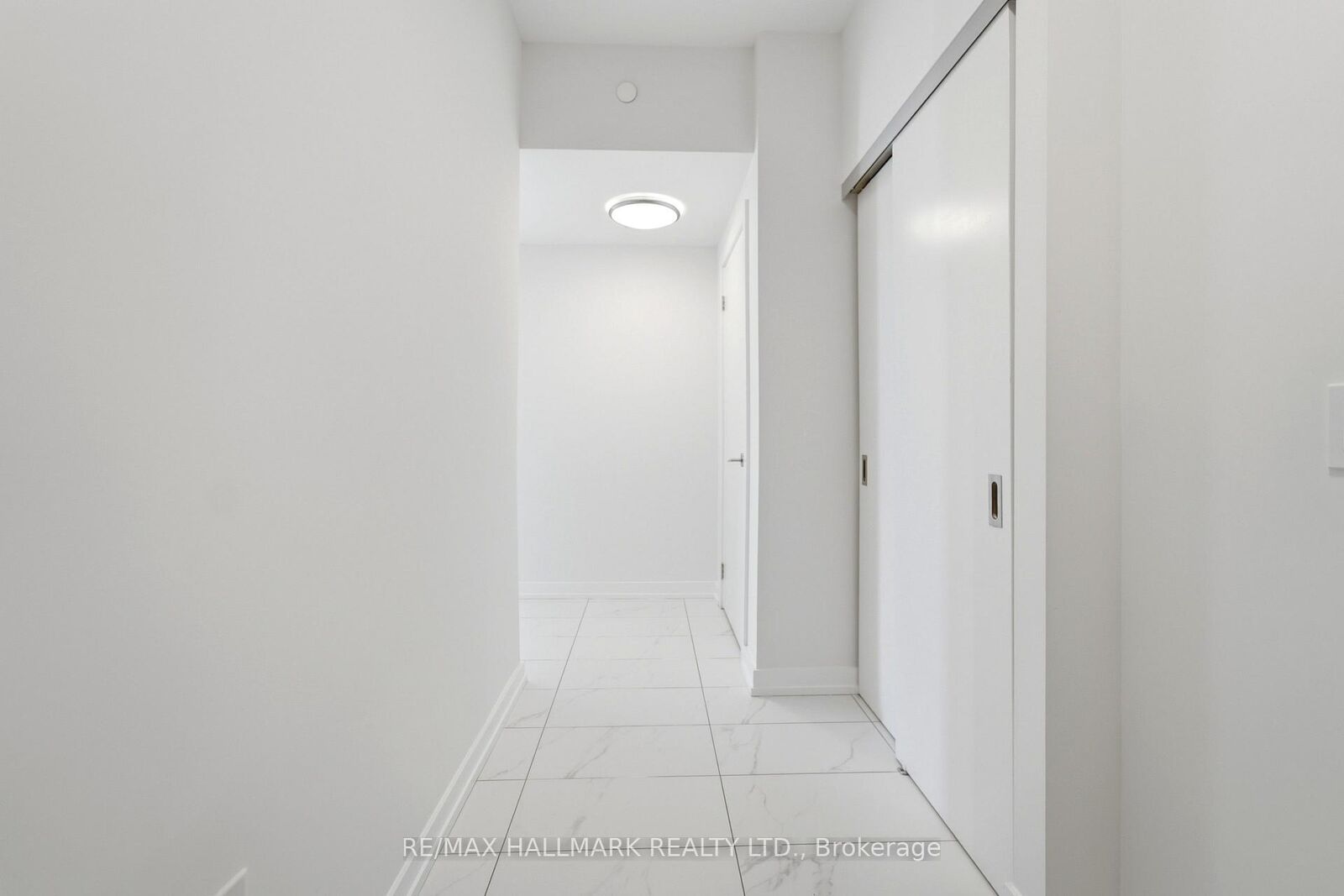 Property Photo:  5 Wellington Street S 1406  ON N2G 0E3 