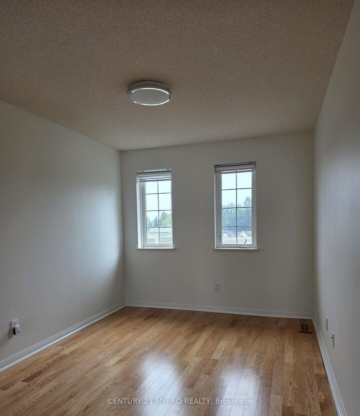 Property Photo: 221 Grandview Way ON M2N 6V3