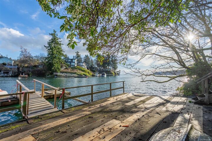 Property Photo:  310 Bessborough Ave  BC V9B 1T7 