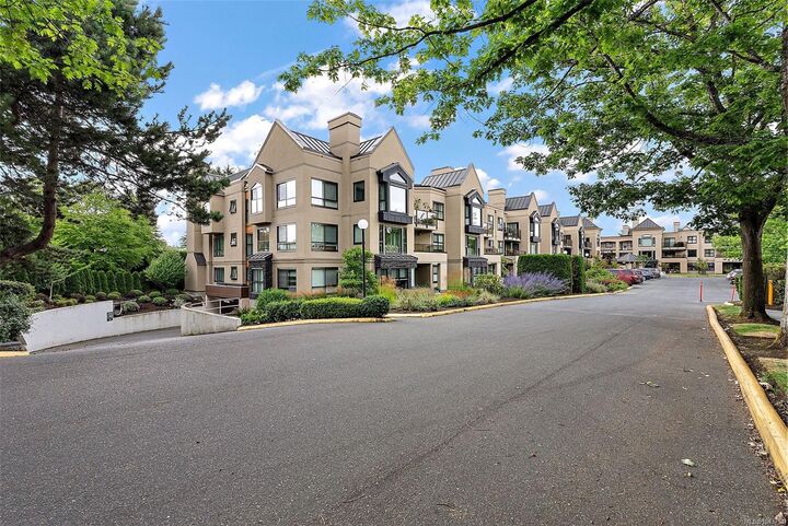 Property Photo:  3969 Shelbourne St #212  BC V8N 6J5 