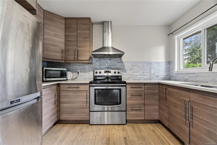 Property Photo: 1819 Dunnett Cres BC V8N 2P4