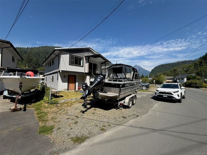 Property Photo:  522 Alpine View Rd  BC V0P 1X0 