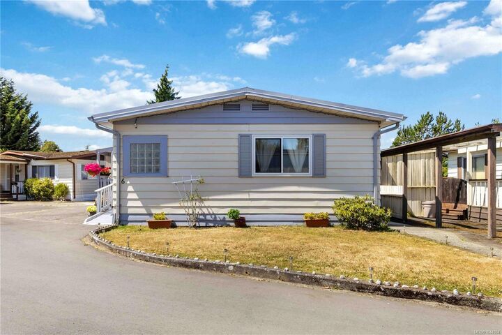 Property Photo: 158 Cooper Rd #6 BC V9A 7B3
