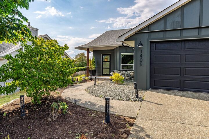 1405 Malahat Dr — photo 1