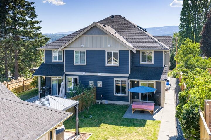 Property Photo:  476 Machleary St  BC V9R 2H2 