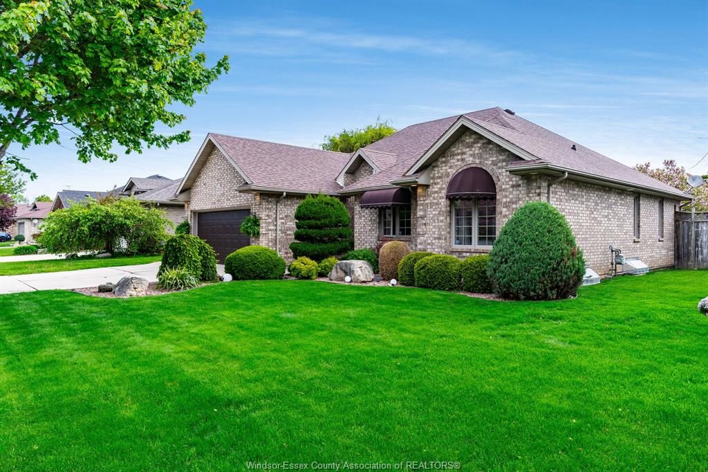 Property Photo:  21 Conservation Boulevard  ON N9Y 4E4 